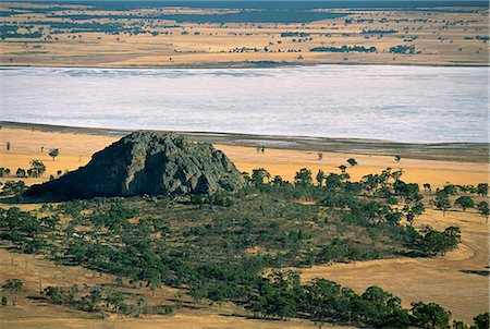 salt lake - Mitre Rock and the salt pan of Mitre Lake near Mount Arapiles on the Wimmera, Victoria, Australia, Pacific Stock Photo - Rights-Managed, Code: 841-03067277