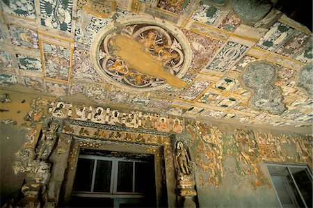 simsearch:841-03067296,k - Ceiling at Cave 17, one of the best decorated at the Buddhist caves site at Ajanta, UNESCO World Heritage Site, Maharashtra, India, Asia Stock Photo - Rights-Managed, Code: 841-03067297