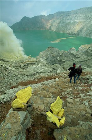 simsearch:841-03067371,k - The crater and crater lake of Gunung Ijen in east Java, Indonesia, Southeast Asia, Asia Stock Photo - Rights-Managed, Code: 841-03067341