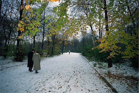 Couple walking in the snow in the Tiergarten, Berlin, Germany, Europe Stock Photo - Rights-Managed, Code: 841-03067417