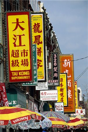 Bi-lingual Chinese and English signs on Spadina Avenue in Chinatown in downtown Toronto, Ontario, Canada, North America Foto de stock - Con derechos protegidos, Código: 841-03067598
