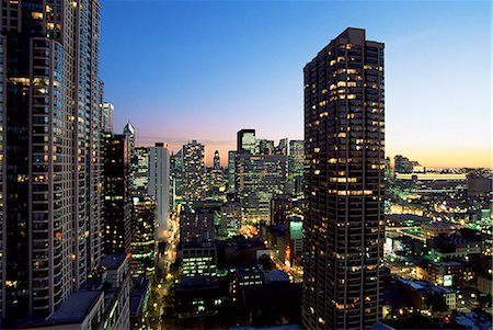 simsearch:841-06447153,k - Looking south down Rush and Wabash streets in the Near North of downtown Chicago, Chicago Place is on the left, Chicago, Illinois, United States of America, North America Fotografie stock - Rights-Managed, Codice: 841-03067603