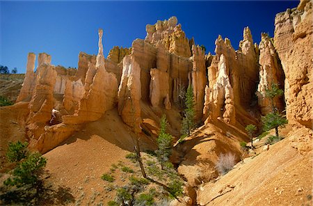 Bizarre rock sculptures in the Queens Garden of the Bryce Amphitheatre, formed by rapid erosion, Bryce Canyon National Park, Utah, United States of America, North America Foto de stock - Con derechos protegidos, Código: 841-03067620