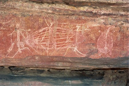 parque nacional de kakadu - Warrior frieze at the Aboriginal rock art site at Ubirr Rock, Kakadu National Park, where paintings date from 20000 years old to present day, UNESCO World Heritage Site, Northern Territory, Australia, Pacific Foto de stock - Direito Controlado, Número: 841-03067687