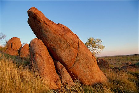 simsearch:841-02722985,k - Cailloux du diable, amas de rochers de granit près de la Stuart Highway, au nord de Tennant Creek, territoire du Nord, Australie, Pacifique Photographie de stock - Rights-Managed, Code: 841-03067680