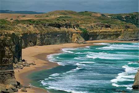 port campbell national park - Cliffs at the famous Twelve Apostles on rapidly eroding coastline of Port Campbell National Park, by the Great Ocean Road, Victoria, Australia, Pacific Foto de stock - Con derechos protegidos, Código: 841-03067710