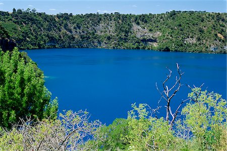 simsearch:841-02723005,k - Le lac bleu, un des trois lacs de cratère au sommet du Mont Gambier, un volcan éteint, dans le Pacifique du sud-est de l'Australie du Sud, Australie, Photographie de stock - Rights-Managed, Code: 841-03067711