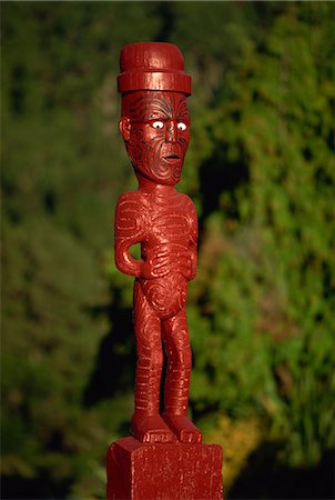 rotorua - Une figure sculptée ou poupou dans un village Maori le Whakarewarewa thermal et culturel Area, Rotorua, Pacific North Island, New Zealand, Photographie de stock - Rights-Managed, Code: 841-03067763