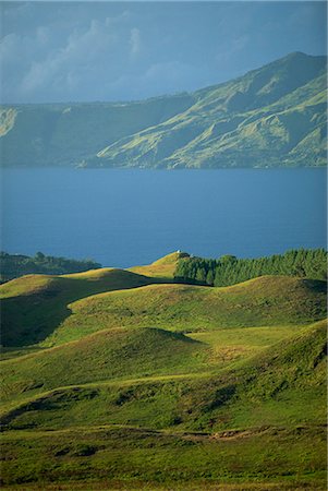 sumatra - View north from Samosir Island near Ambarita towards north shore of Lake Toba, Sumatra, Indonesia, Southeast Asia, Asia Foto de stock - Con derechos protegidos, Código: 841-03067774