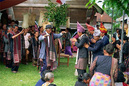 enterrement - Toba Batak personnes lors des funérailles d'une femme importante près de Tuk Tuk, île de Samosir, lac Toba, Sumatra, Indonésie, Asie du sud-est, Asie Photographie de stock - Rights-Managed, Code: 841-03067771
