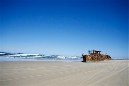 Boat wreck on the beach, Fraser Island, Queensland, Australia, Pacific Foto de stock - Con derechos protegidos, Código: 841-03067817