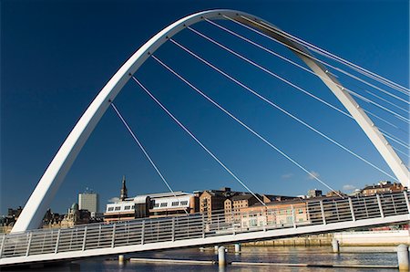 Gateshead Centenary Footbridge, Newcastle upon Tyne, Tyneside, England, United Kingdom, Europe Foto de stock - Direito Controlado, Número: 841-03061085
