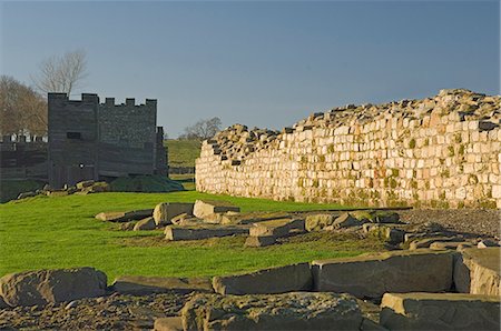 simsearch:841-03060984,k - South wall of Roman Fort at Vindolanda, looking west to reconstruction, UNESCO World Heritage Site, Northumbria, England, United Kingdom, Europe Foto de stock - Con derechos protegidos, Código: 841-03061117