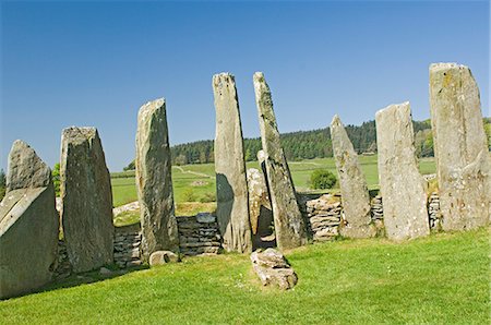 simsearch:841-03064474,k - Cairn de chambré en Cairnholy, la zone en face du mur et pierres Sentinel est censée depuis un culte ou à des fins communautaires, près de Creetown, Dumfries and Galloway, Ecosse, Royaume-Uni, Europe Photographie de stock - Rights-Managed, Code: 841-03061205