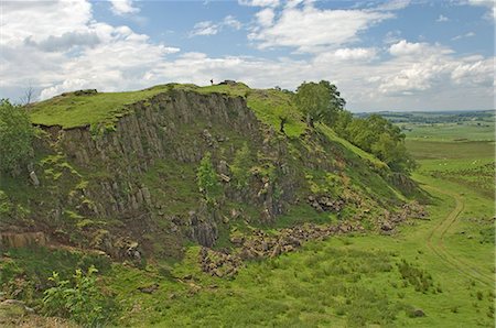 Walltown Crags, walker on the skyline at Turret 45b, Hadrians Wall, Northumbria, England, United Kingdom, Europe Foto de stock - Con derechos protegidos, Código: 841-03061225