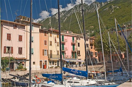 simsearch:841-05848283,k - The little harbour at Pai, Lake Garda, Veneto, Italy, Europe Fotografie stock - Rights-Managed, Codice: 841-03061333