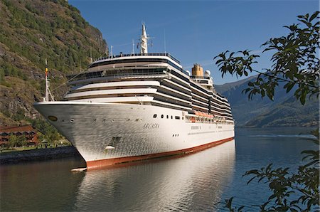 parque nacional fiordland - Cruise ship berthed at Flaams, Fjordland, Norway, Scandinavia, Europe Foto de stock - Con derechos protegidos, Código: 841-03061471