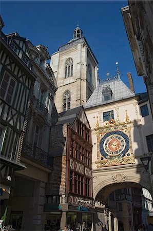 rouen - The Great Clock in the rue du Gros Horloge, Rouen, Haute Normandie, France, Europe Foto de stock - Con derechos protegidos, Código: 841-03061505