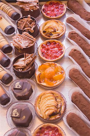 The art of the French patissiere, Tours, Loire Valley, France, Europe Fotografie stock - Rights-Managed, Codice: 841-03061525