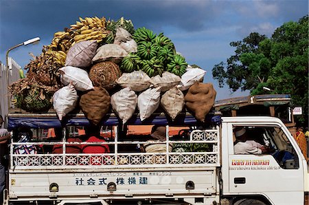 simsearch:841-02722775,k - Van loaded with bananas on its roof leaving the market, Stone Town, Zanzibar, Tanzania, East Africa, Africa Foto de stock - Con derechos protegidos, Código: 841-03061809