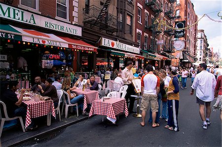 People sitting at an outdoor restaurant, Little Italy, Manhattan, New York, New York State, United States of America, North America Foto de stock - Direito Controlado, Número: 841-03061839