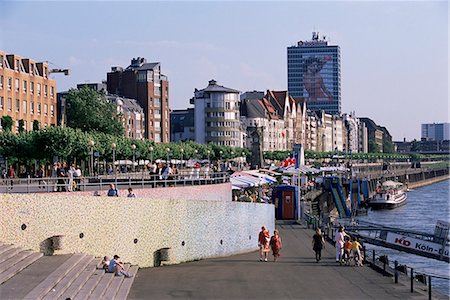 simsearch:841-03061946,k - View over the Rheinuferpromenade along River Rhine, Dusseldorf, North Rhine Westphalia (Nordrhein Westfalen), Germany, Europe Stock Photo - Rights-Managed, Code: 841-03061857