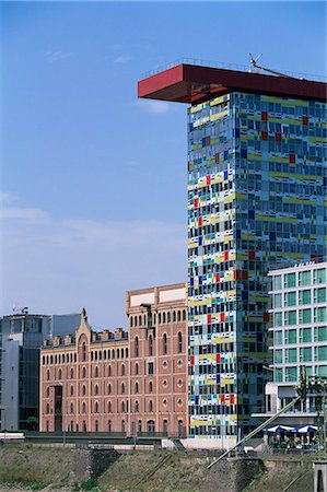 simsearch:841-03061887,k - Le bâtiment Colorium par William Alsop au Medienhafen (port des médias), Düsseldorf, Nord Westphalie, Allemagne, Europe Photographie de stock - Rights-Managed, Code: 841-03061861