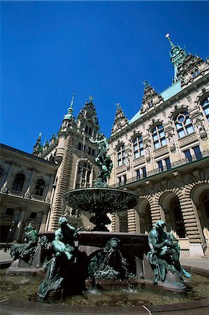 simsearch:841-06445689,k - Fountain in the courtyard of Hamburg City Hall, Hamburg, Germany, Europe Foto de stock - Con derechos protegidos, Código: 841-03061897