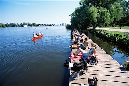 simsearch:841-03061923,k - Gens au bord du lac Aussenalster au milieu de la ville, Hambourg, Allemagne, Europe Photographie de stock - Rights-Managed, Code: 841-03061905