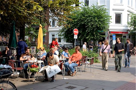 simsearch:841-03061919,k - Cafe Unter den Linden sur Lippmannstrasse dans le quartier branché de Schanzenviertel, St. Pauli, Hambourg, Allemagne, Europe Photographie de stock - Rights-Managed, Code: 841-03061916