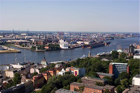 simsearch:841-02915098,k - Une vue sur la ville et le port de Michaeliskirche, Hambourg, Allemagne, Europe Photographie de stock - Rights-Managed, Code: 841-03061921