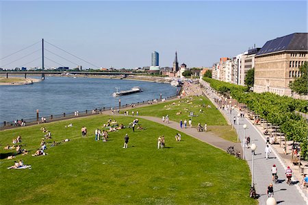 View over the Rheinuferpromenade along the River Rhine towards the old city, Dusseldorf, North Rhine Westphalia, Germany, Europe Stock Photo - Rights-Managed, Code: 841-03061941