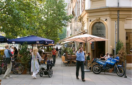 simsearch:841-03066514,k - Gens assis dans un café en plein air sur Wilhelmsplatz, Stuttgart, Bade Wurtemberg, Allemagne, Europe Photographie de stock - Rights-Managed, Code: 841-03061988