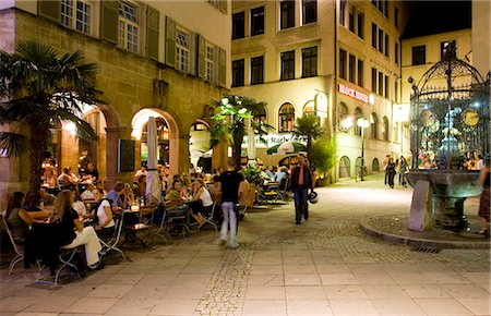 simsearch:841-03066514,k - Gens assis à l'extérieur Europe de cafés et de restaurants, Hans im Gluck Platz, Stuttgart, Bade Wurtemberg, Allemagne, Photographie de stock - Rights-Managed, Code: 841-03062003