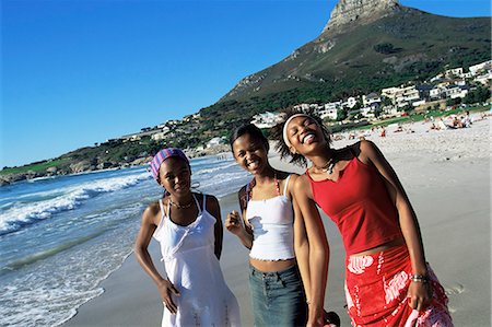 Jeunes femmes sur Camps Bay beach, Cape Town, Afrique du Sud, Afrique Photographie de stock - Rights-Managed, Code: 841-03062025