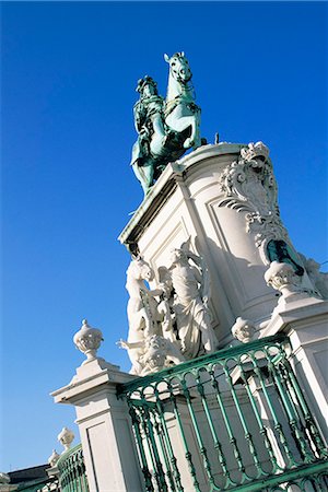 simsearch:841-02902310,k - Equestrian statue of Dom Jose I, Praca do Comercio, Lisbon, Portugal, Europe Fotografie stock - Rights-Managed, Codice: 841-03062023