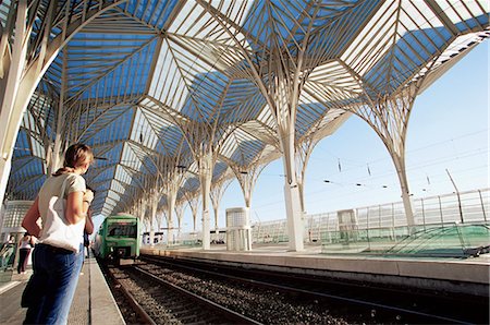 simsearch:841-03062043,k - The modern Oriente railway station, designed by Santiago Calatrava, Lisbon, Portugal, Europe Foto de stock - Con derechos protegidos, Código: 841-03062059