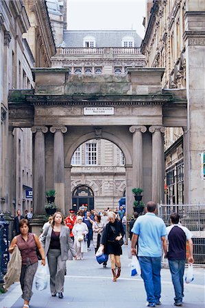 People walking in Royal Exchange Square, the commercial heart of the city, Glasgow, Scotland, United Kingdom, Europe Fotografie stock - Rights-Managed, Codice: 841-03062108