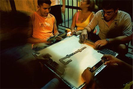 simsearch:841-02705575,k - Kubaner spielen Domino bei Nacht, Havanna, Kuba, Westindische Inseln, Mittelamerika Stockbilder - Lizenzpflichtiges, Bildnummer: 841-03062278