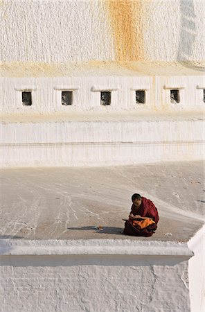 simsearch:841-03062289,k - Tibetisch-buddhistischen Mönch Lesen der heiligen Schriften an die Boudha Stupa in alten, Kathmandu, Nepal, Asien Stockbilder - Lizenzpflichtiges, Bildnummer: 841-03062291