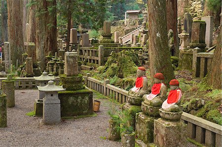 Okunoin graveyard containing 20000 Buddhist gravestones, Koya-san, Kansai (Western Province), Honshu, Japan, Asia Fotografie stock - Rights-Managed, Codice: 841-03062428