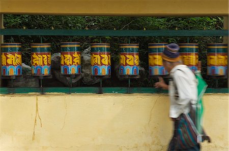 Buddhistische drehen Gebetsmühlen, McLeod Ganj, Dharamsala, Bundesstaat Himachal Pradesh, Indien, Asien Stockbilder - Lizenzpflichtiges, Bildnummer: 841-03062568