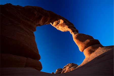 delicate arch - Delicate Arch, Arches National Park, Utah, United States of America, North America Foto de stock - Direito Controlado, Número: 841-03062798