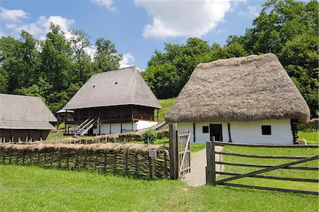 Propriété familiale, le Musée Astra de la civilisation populaire traditionnelle, Dumbrava, Sibiu, Transylvanie, Roumanie, Europe Photographie de stock - Rights-Managed, Code: 841-03063093