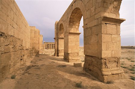 simsearch:841-03063307,k - Portico of the South entrance, Hatra, UNESCO World Heritage Site, Iraq, Middle East Foto de stock - Con derechos protegidos, Código: 841-03063258