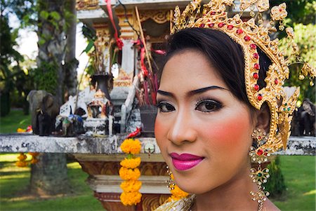 phuket - Girl in traditional Thai clothes, Phuket, Thailand, Southeast Asia, Asia Foto de stock - Con derechos protegidos, Código: 841-03063408