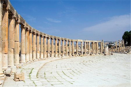 Plaza ovale avec colonnade et colonnes ioniques, Jerash (Gerasa), une ville de la Décapole romain, Jordanie, Moyen-Orient Photographie de stock - Rights-Managed, Code: 841-03063472