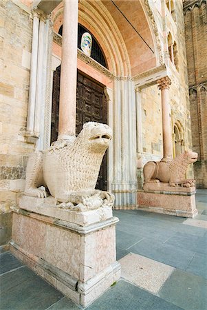 Duomo's facade with two lion statues, Parma, Emilia Romagna, Italy, Europe Stock Photo - Rights-Managed, Code: 841-03063548