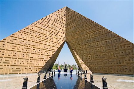 simsearch:841-02710671,k - Monument du soldat inconnu et tombe d'Anouar el-Sadate, Nasser City, le Caire, Egypte, Afrique du Nord, Afrique Photographie de stock - Rights-Managed, Code: 841-03063657