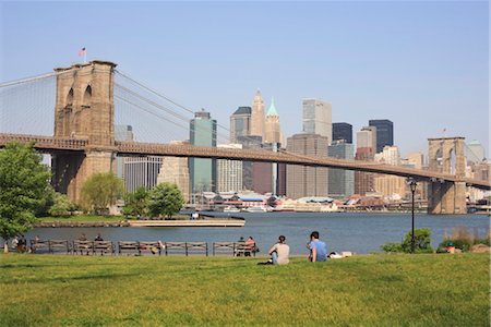 puente de manhattan - Manhattan and the Brooklyn Bridge from Empire-Fulton Ferry State Park, New York, United States of America, North America Foto de stock - Con derechos protegidos, Código: 841-03454327